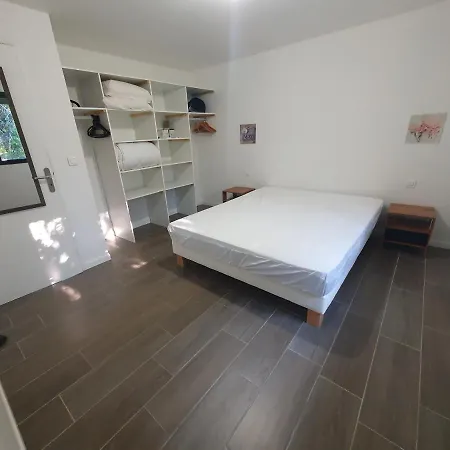 Bergerie Renovee بيت للعطل Collias